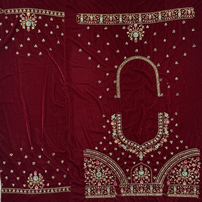 Very-Well Detailed Hand Mirror Crafted with Various Embroidery and Doubke dupatta combine Bridal Lehenga Chol